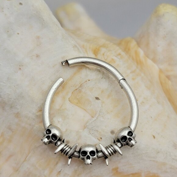 PAIR 12G Skulls barbed wire hoop earrings surgical steel - Halloween jewelry - Picture 3 of 4